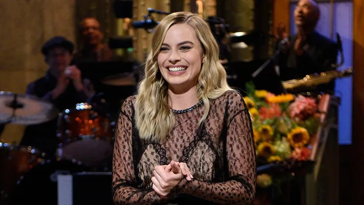 Margot Robbie Hosting SNL 2016