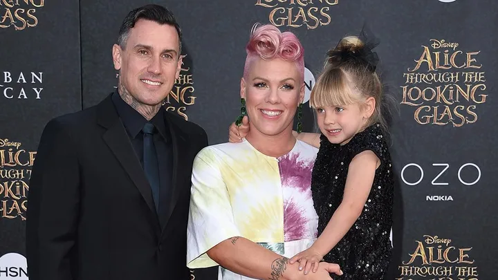 pink announces second pregnancy with instagram