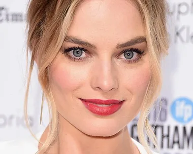 Margot Robbie Party Beauty Looks