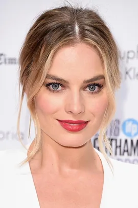 Margot Robbie Party Beauty Looks