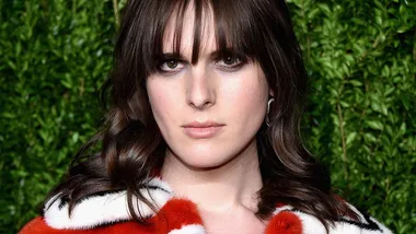 Hari Nef.