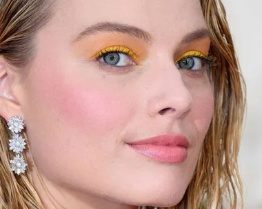 Margot Robbie 2017 yellow eyeshadow