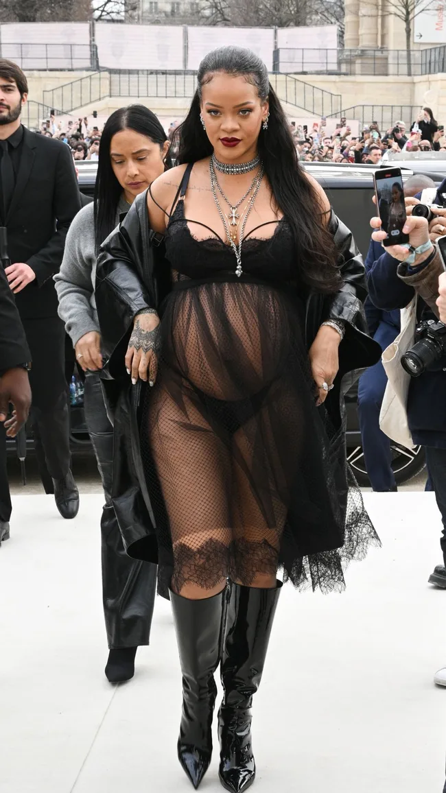 rihanna-paris-fashion-week