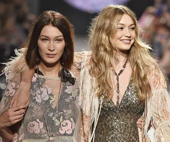 Bella and Gigi Hadid.