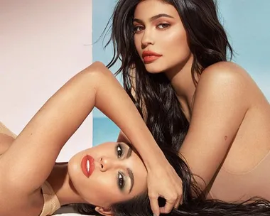 Kylie Jenner Kourtney Kardashian Makeup Collaboration 