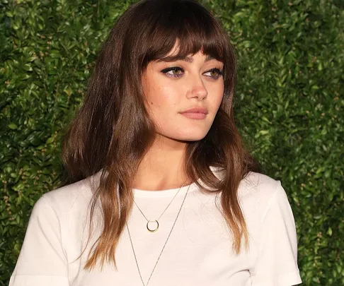 Ella Purnell.