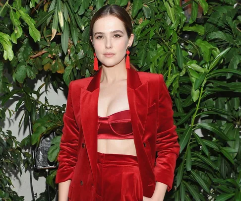 Zoey Deutch.