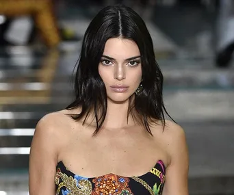 Kendall Jenner Versace show 2018