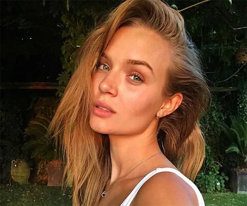 Josephine Skriver no makeup