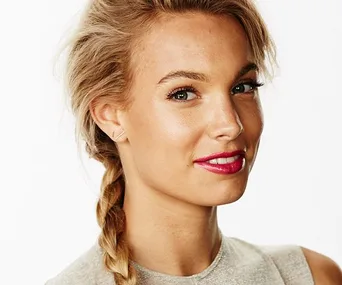 Model with braid.