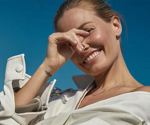 lara worthington