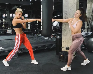 Karlie Kloss boxing. 