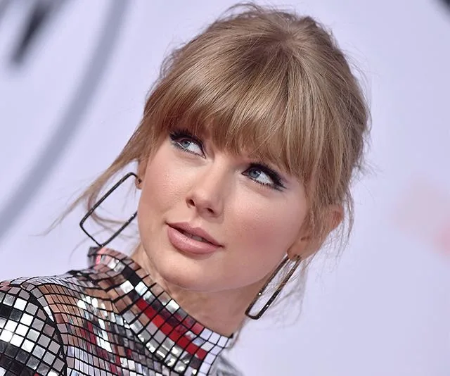 Taylor Swift Made A Surprise Appearance At The 2019 Golden Globes And Looked Phenomenal