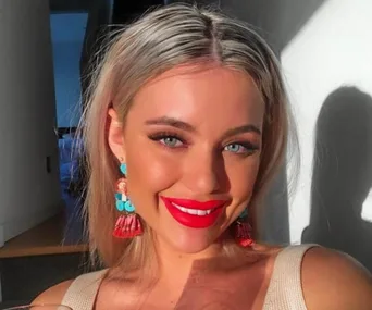 Monique from The Bachelor Australia 2019.