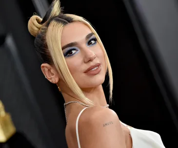 Every Time Dua Lipa’s Beauty Looks Proved She’s A ’90s Baby At Heart