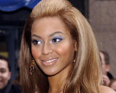 Beyonce wears the 2000s hairstyle 'The Pouf' in 2005.