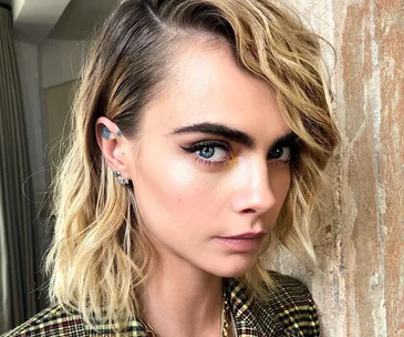 Cara Delevingne’s Makeup Artist Shares The Secret To Leaving Oily Skin Looking Glowy, Not Greasy