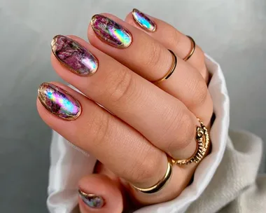 Farewell Marble, ‘Rainbow Opal’ Nails Are The Must-Have Manicure For Crystal Lovers