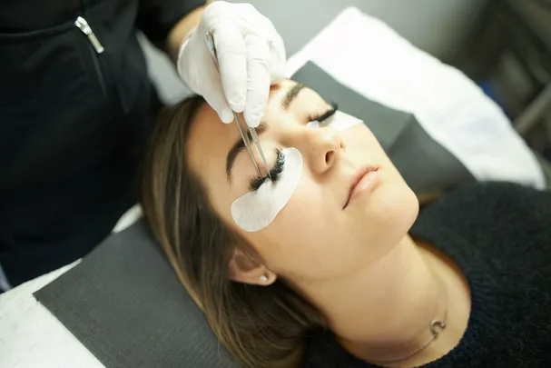 how to remove eyelash extensions