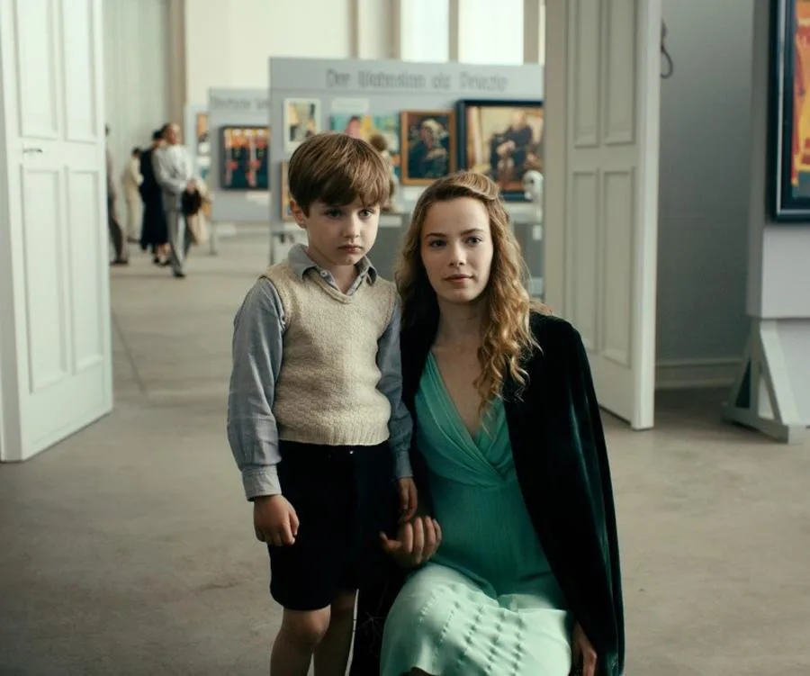 True Story Behind 'Never Look Away' Based On Gerhard Richter | ELLE