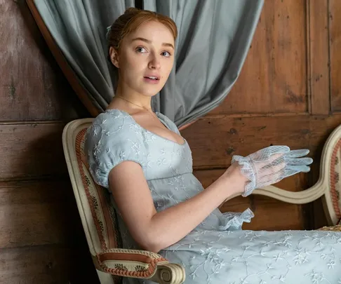 Phoebe Dynevor as Daphne Bridgerton