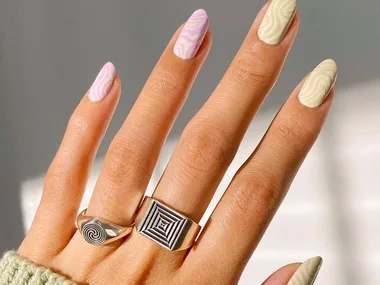 ‘Psychedelic Nails’ Is The Marble Manicure Trend Taking Your Digits Back To The ‘60s