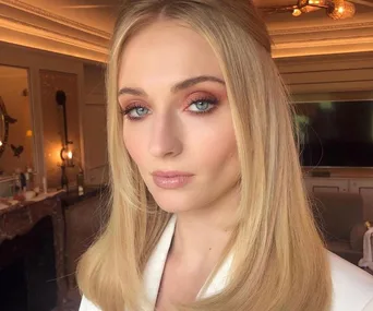 Sophie Turner blonde hair