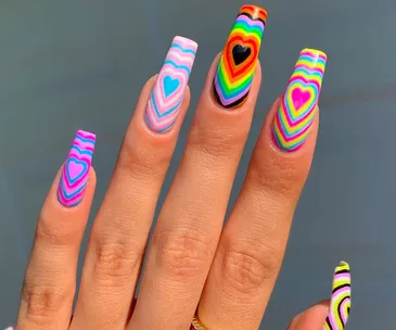 The ‘Y2K Bubble Heart Manicure’ Is The New Nostalgic Nail Trend To Try