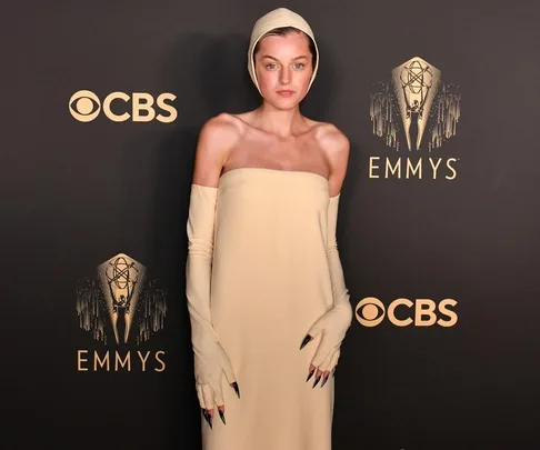 Emma-Corrin-Emmy-Awards-2021