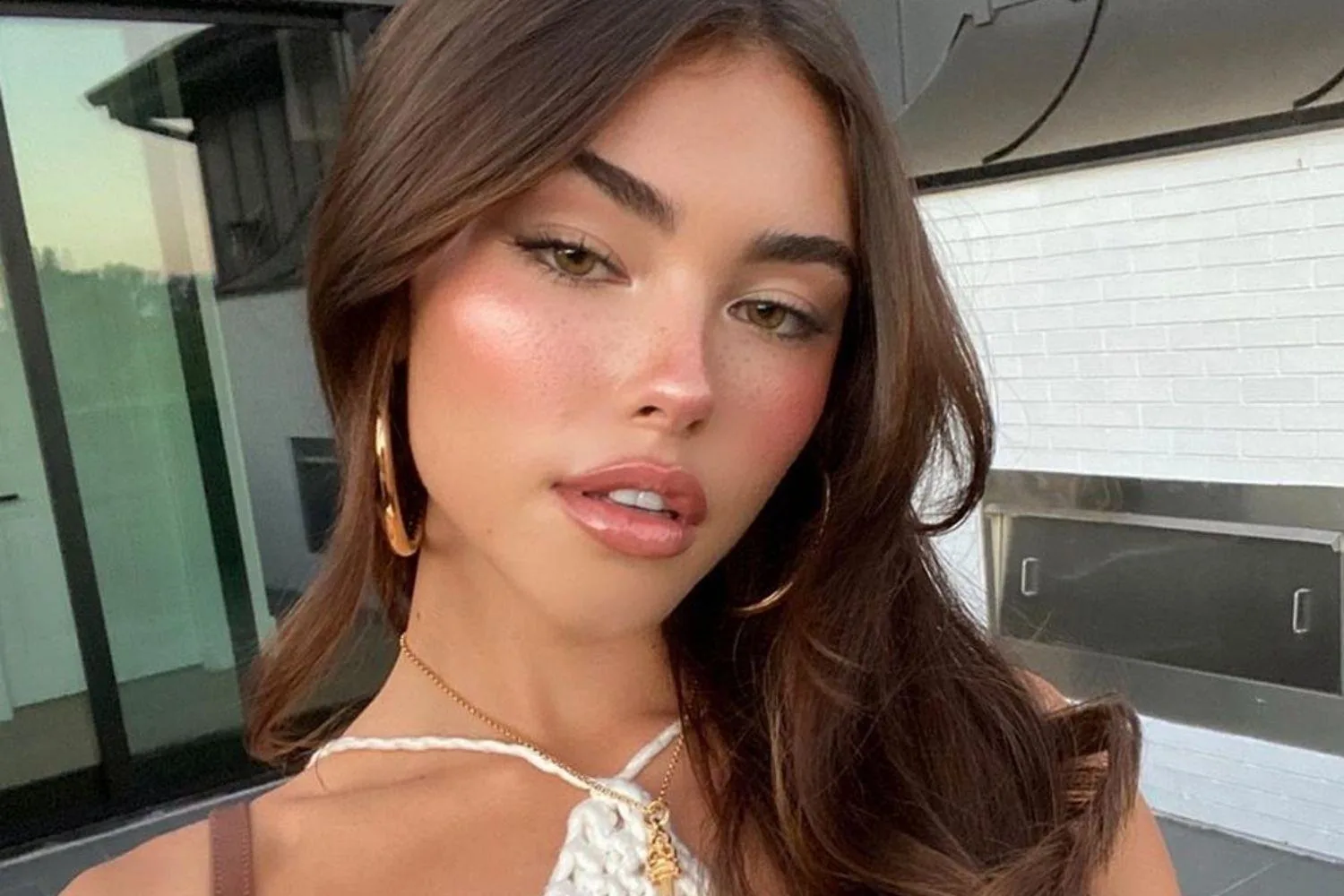 TikTok's Viral 'Clean' Beauty Look: How to Achieve It | ELLE
