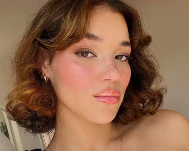 5 Easy Ways You Can Sprinkle On A Set Of Faux Freckles That Actually Look Legit