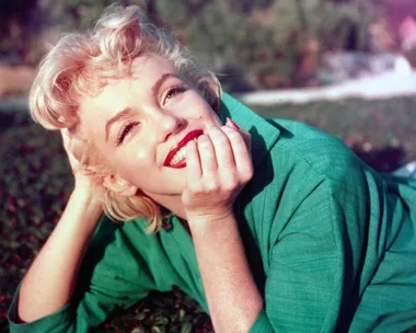 The Internet Is Obsessed With Marilyn Monroe’s Go-To Eyeshadow Trick For Sultry, Seductive Eyes