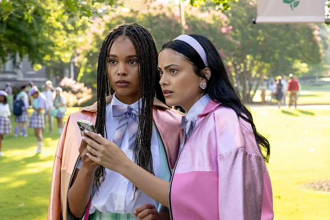 do revenge green dress with chain Do Revenge' Review: Strangers on a Text Chain