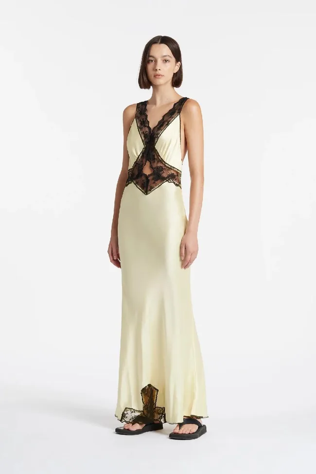 10 Dresses Similar To Kate Moss' Iconic 90s Slip Dress 10 Dresses Similar To Kate Moss' Iconic 90s Slip Dress