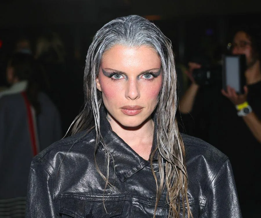 julia-fox-new-york-fashion-week