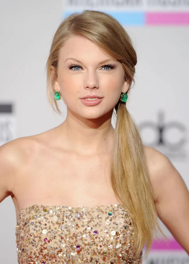 Taylor Swift’s Complete Before & After Beauty Evolution In Pictures - News