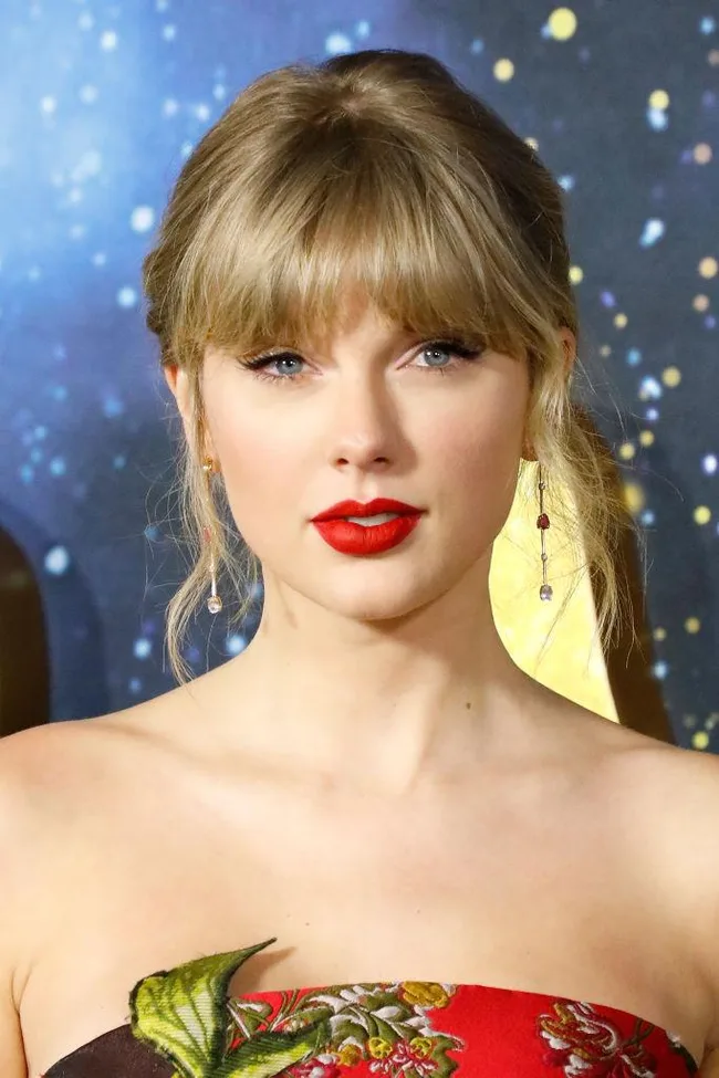 Taylor Swift’s Complete Before & After Beauty Evolution In Pictures - News