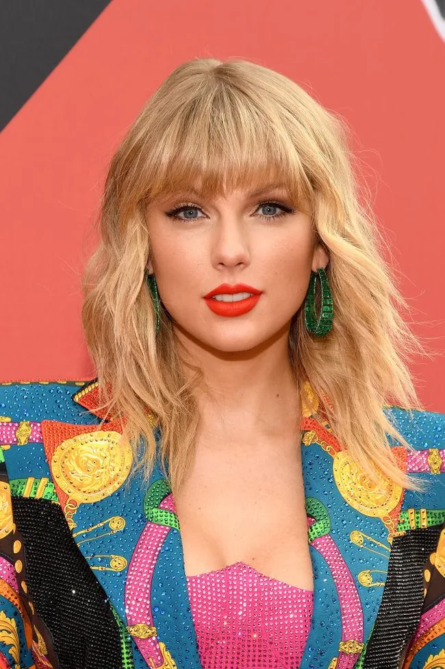 Taylor Swift’s Complete Before & After Beauty Evolution In Pictures - News