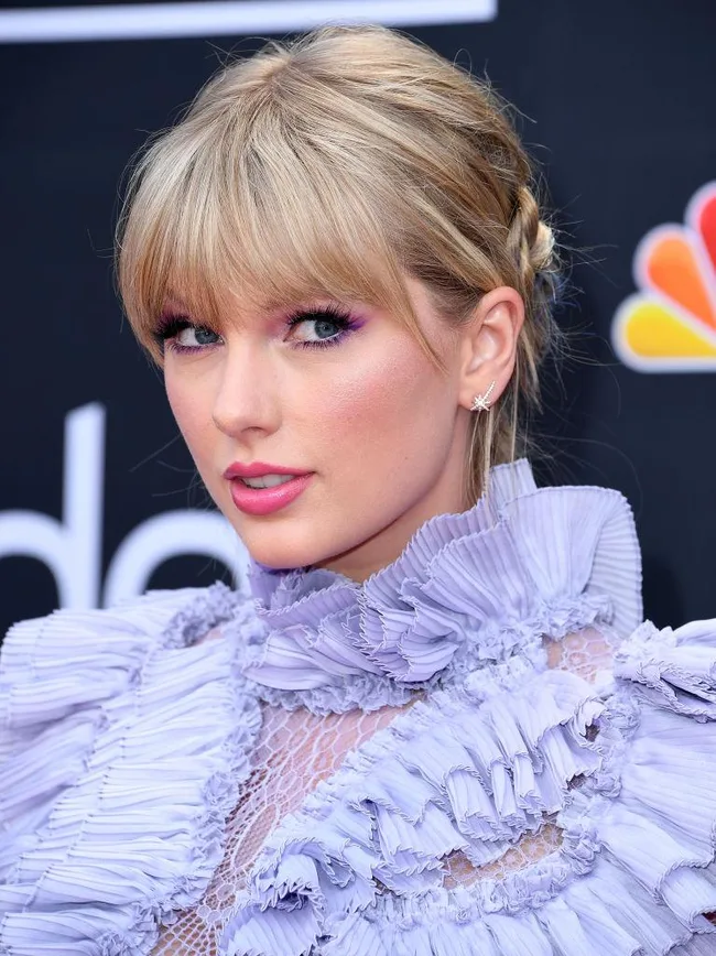 Taylor Swift’s Complete Before & After Beauty Evolution In Pictures - News
