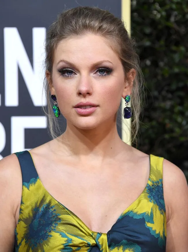 Taylor Swift’s Complete Before & After Beauty Evolution In Pictures - News