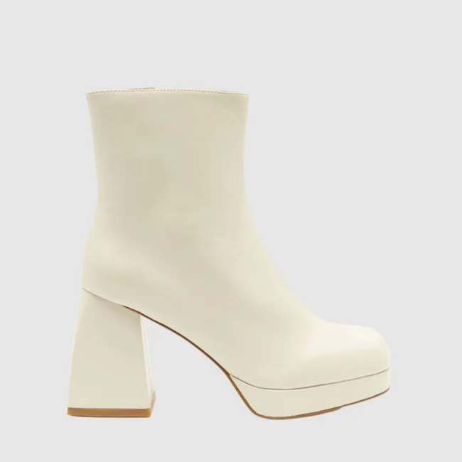 70s style boot with platform in cream