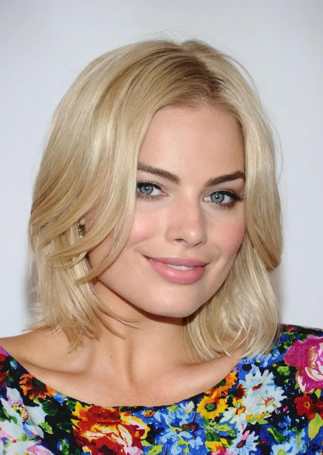 margot-robbie-august-2011