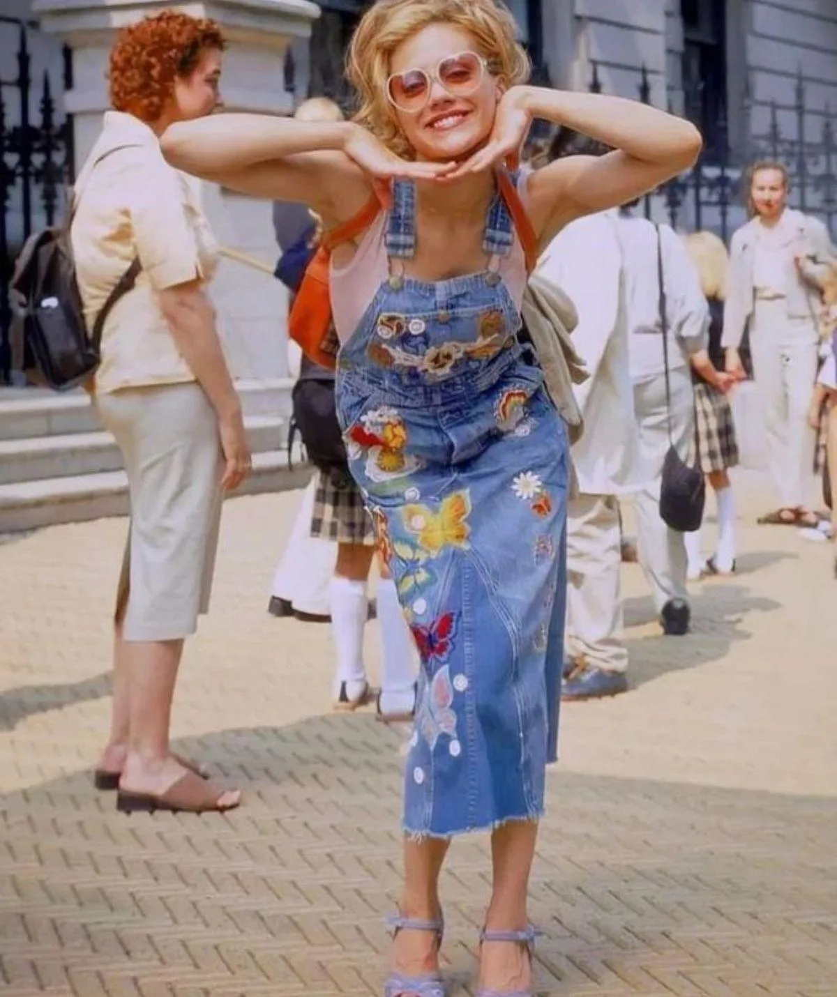 brittany murphy wearing a denim overalls dress in uptown girls