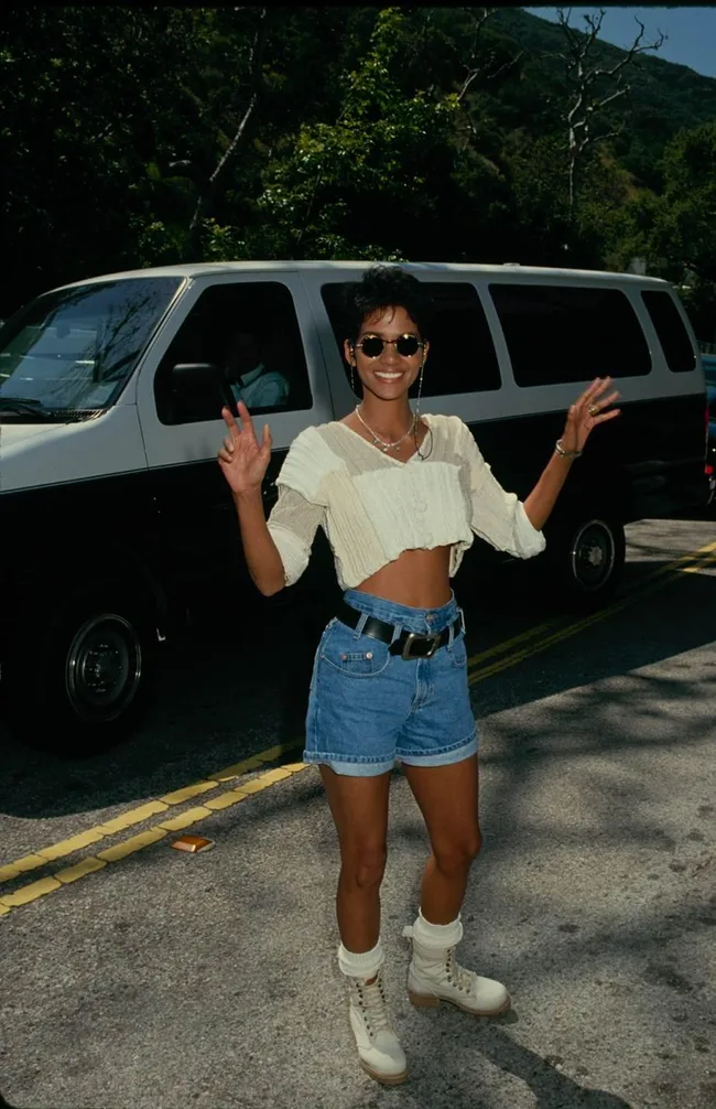 how people dressed in the 90s Everyday Fashion: 90s Celebrity Outfits to Wear Now 90s fashion trends we all