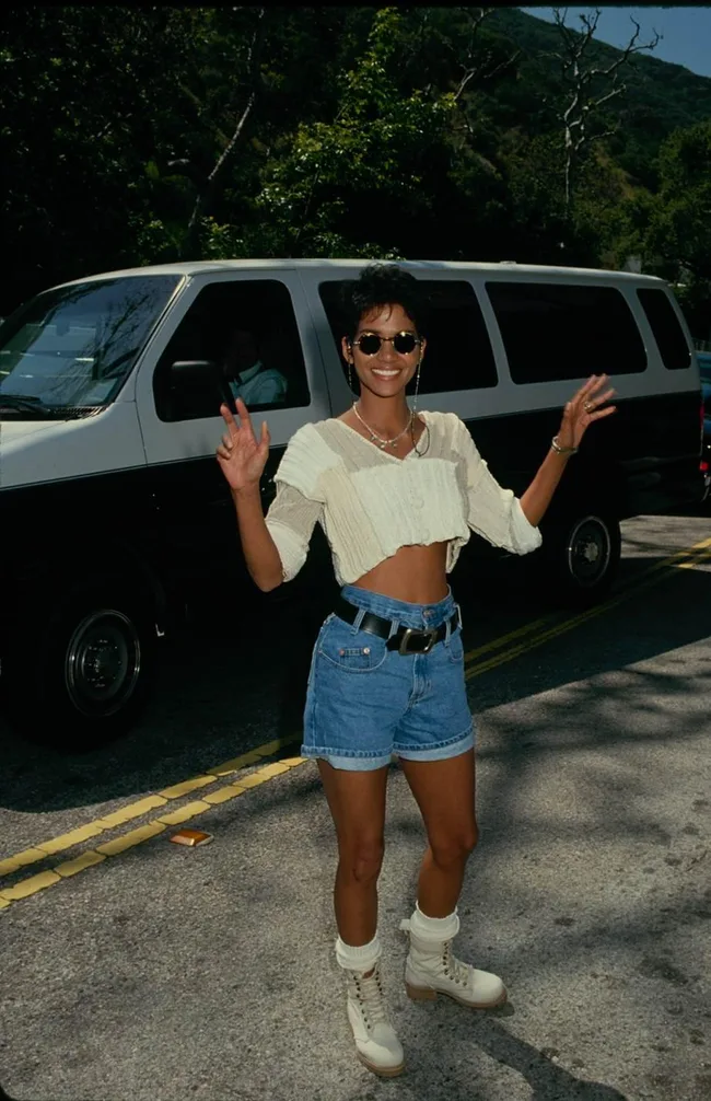 Halle Berry's '90s fashion.