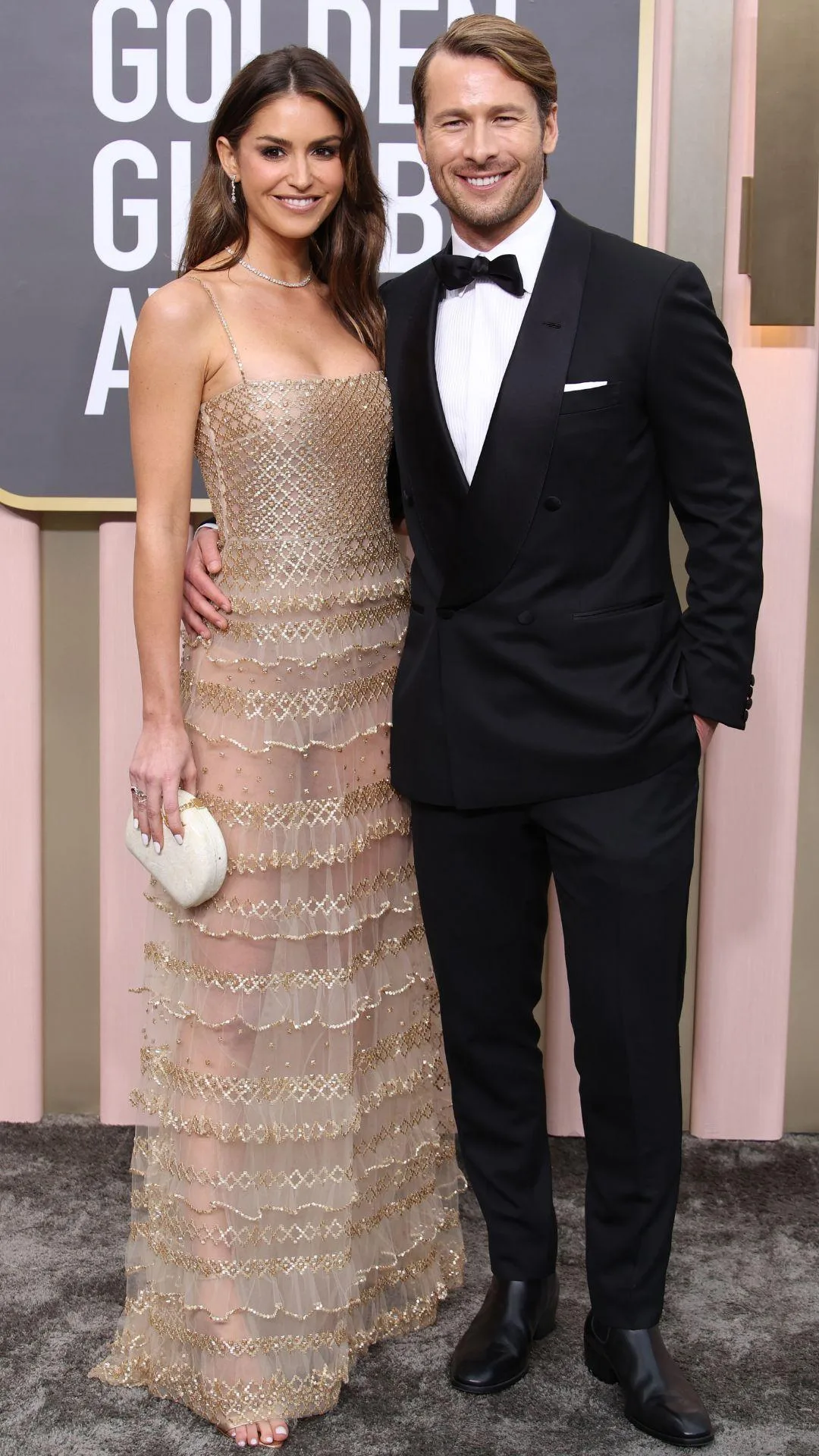 glen-powell and girlfriend gigi paris