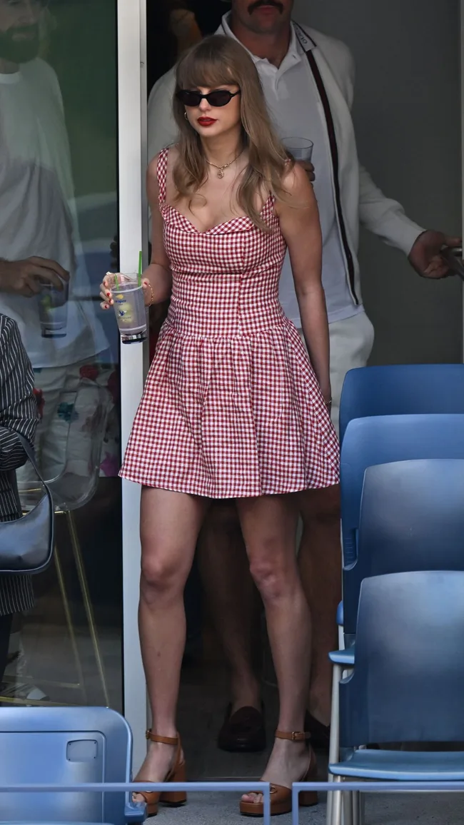 taylor swift dress casual Taylor Swift serves up sweet style in Reformation dress at US Open get the look