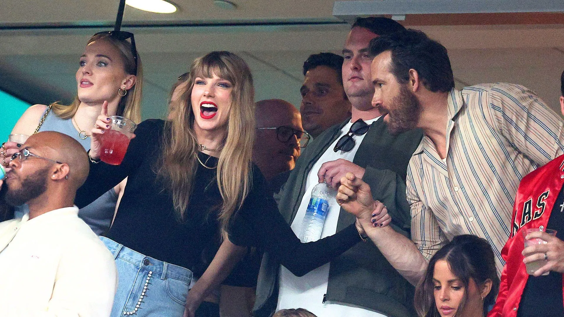 taylor-swift-travis-kelce-relationship