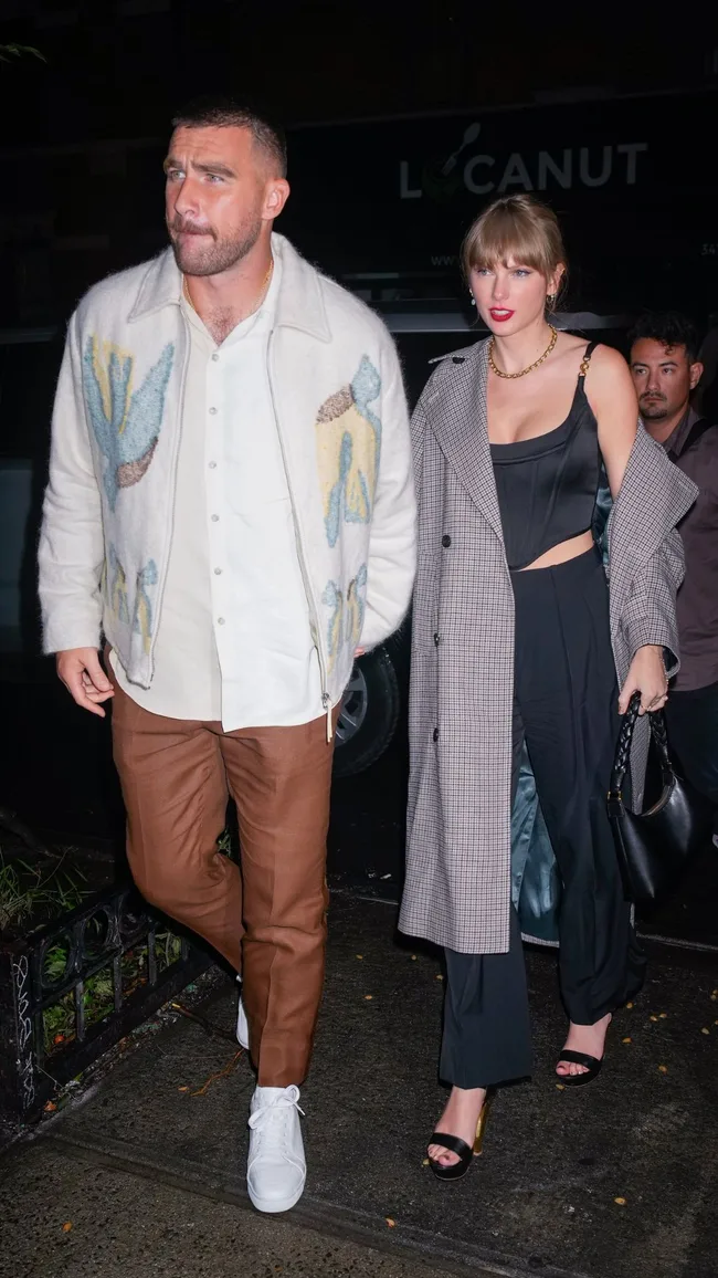 travis-kelce-best-looks-outfits-style-taylor-swift