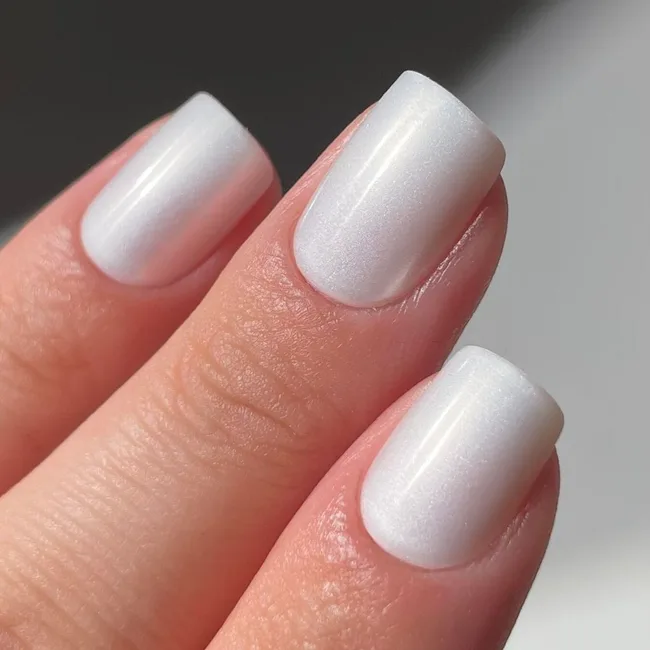 short-nail-trend-silver